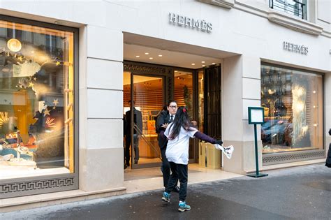 why is are there protestors at hermes stores in paris|PETA launches stink bomb protest at Hermès Paris boutique.